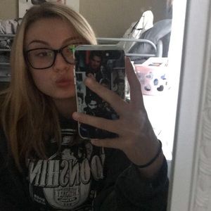 Meet your Posher, Julia